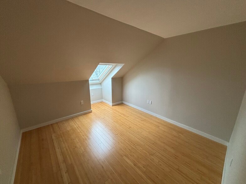 Building Photo - 18 Ocean St