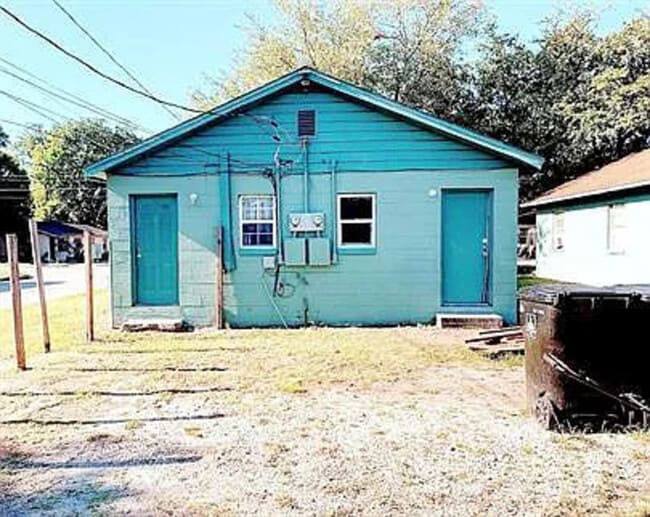Building Photo - 905 W Anderson St