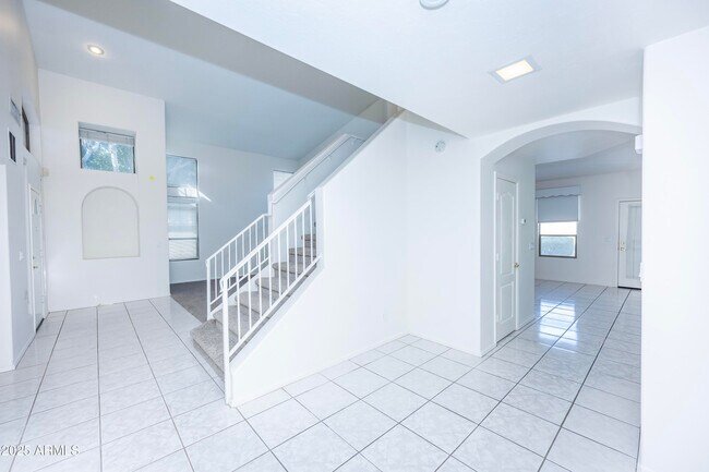 Building Photo - 3844 E Kings Ave