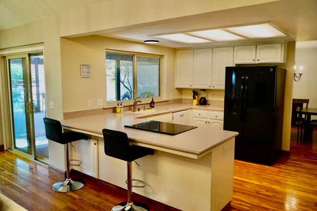 Building Photo - 836 E Serena Ave