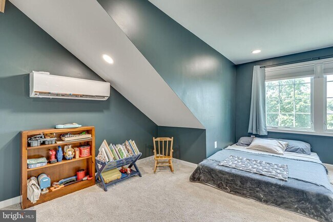 Building Photo - 912 Green St