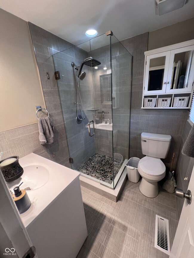 Building Photo - 1147 Darby Ln