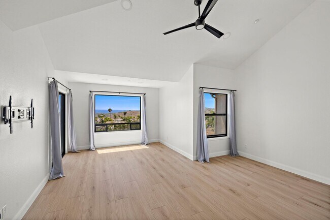 Building Photo - 1060 Calle Del Cerro
