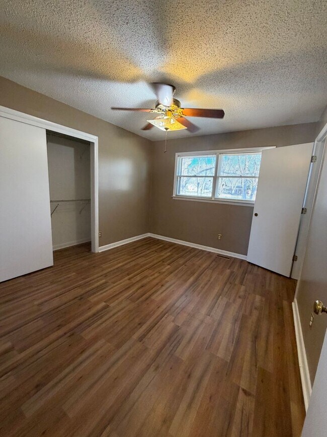 Building Photo - 1,640 Sq Ft | 4 Bed | 2 Bath