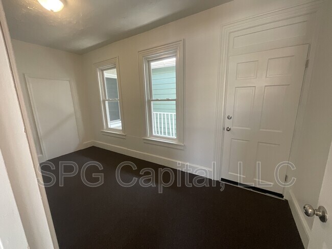 Building Photo - 38 S Penn St