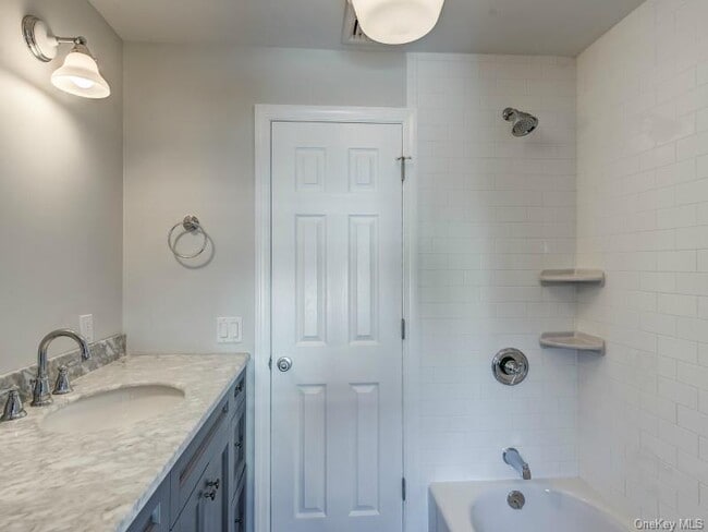 Building Photo - 232 Franklin Ave