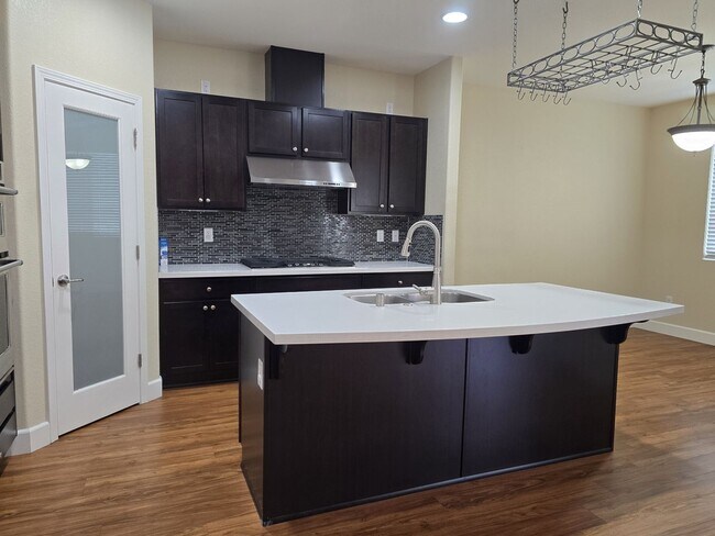 Building Photo - Executive home located on a quiet cul-de-s...