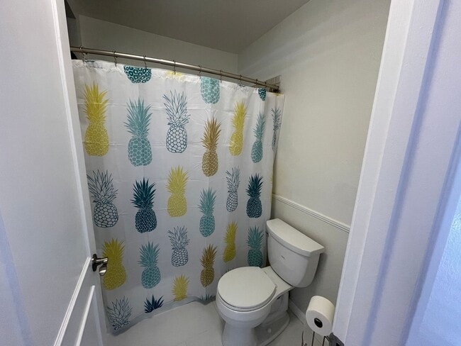 Building Photo - Beautiful 2 bedroom, 2 bath townhome