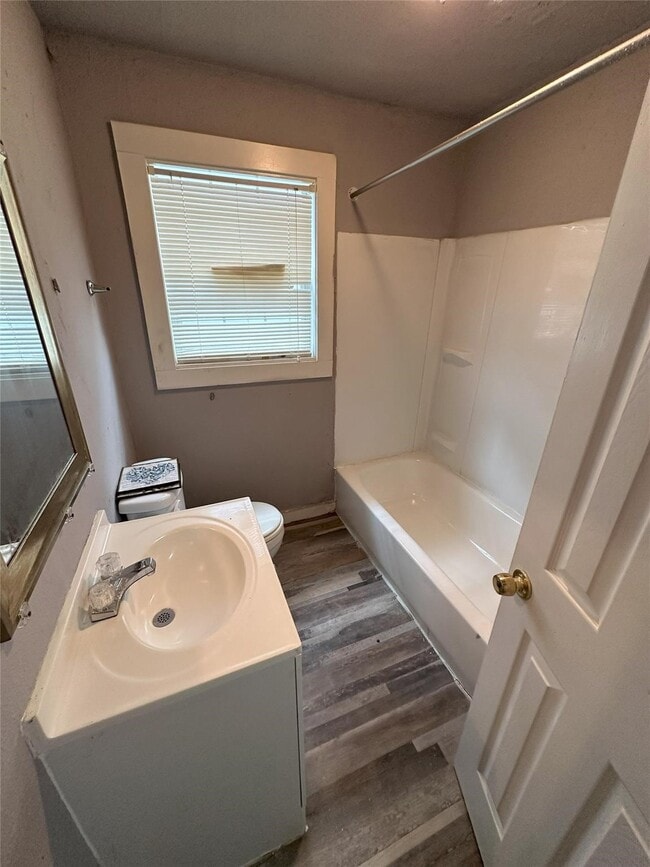 Building Photo - 3102 Brackenridge St