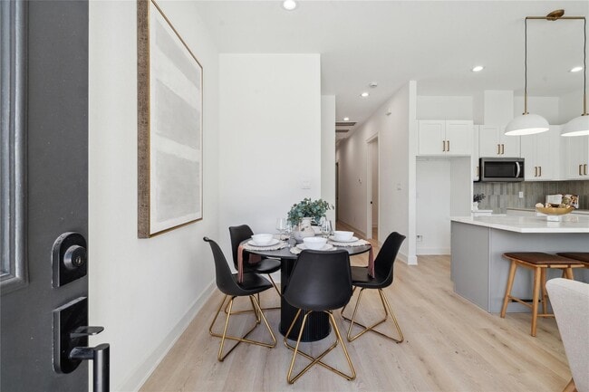 Building Photo - 6528 Weston St