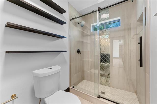 Building Photo - 11238 Webb Chapel Ct