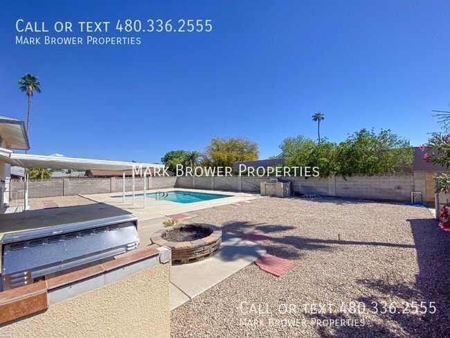 Building Photo - 1519 E Laguna Dr