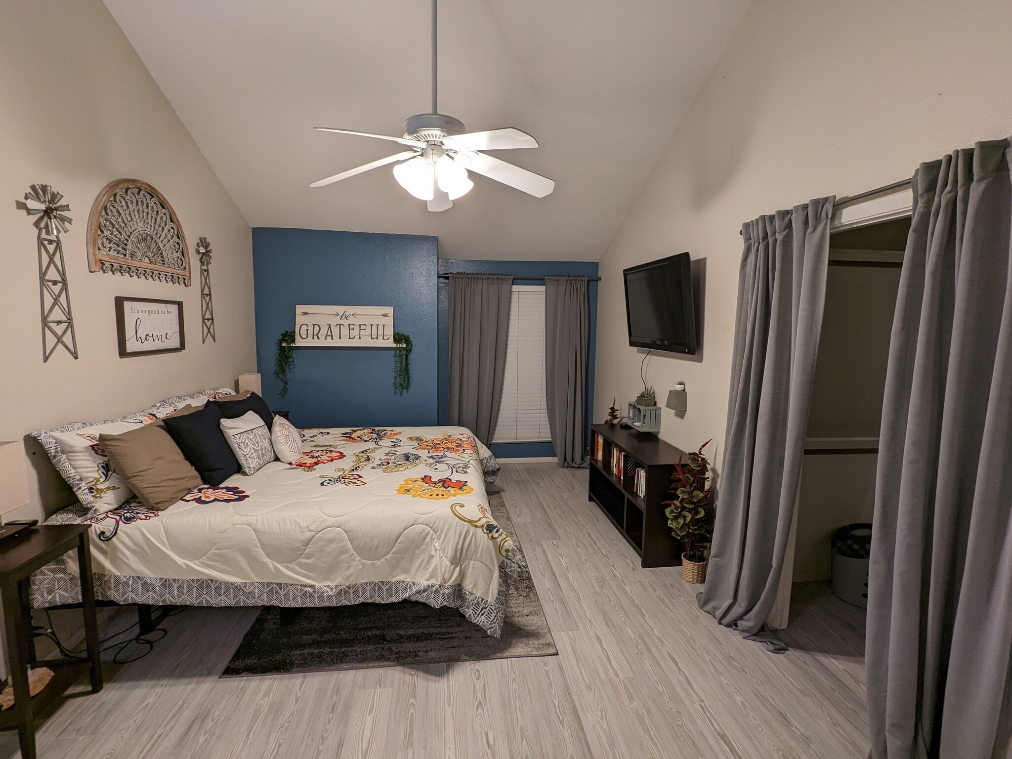 Master Bedroom; Vaulted Ceiling - 7910 E Thomas Rd