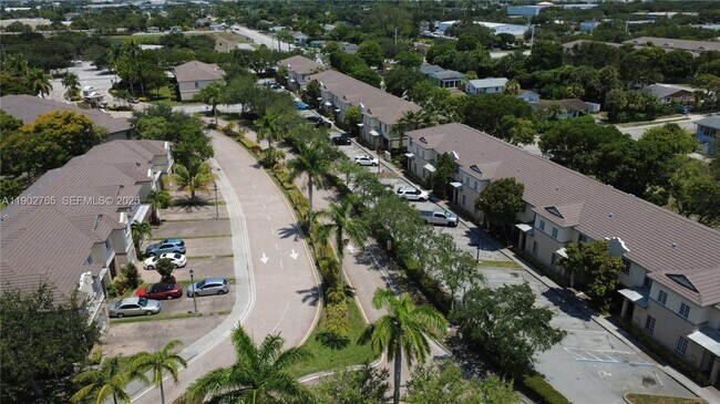 Building Photo - 2000 Freeport Dr