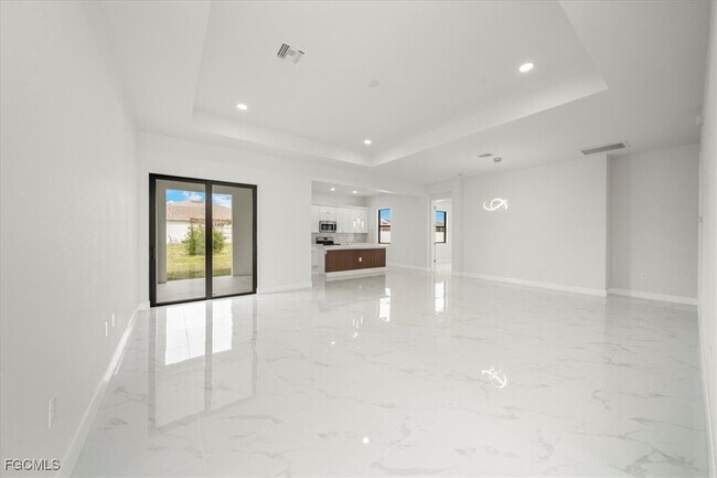 Building Photo - 9 NW 14th Pl