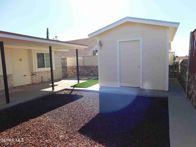 Building Photo - 8695 Pilgrimage Cir