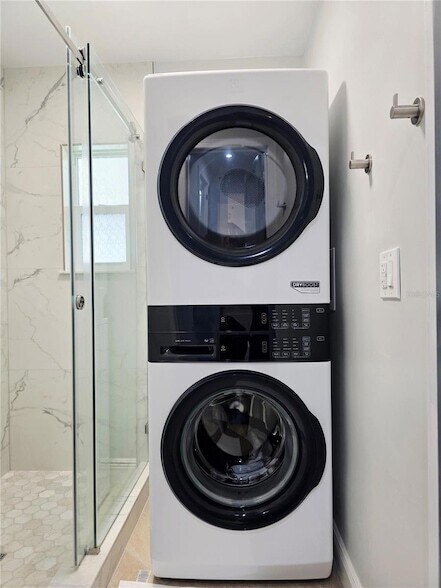 Building Photo - 3435 Overlook Dr NE