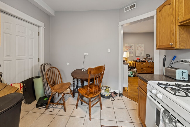 Building Photo - 2630 W Division St