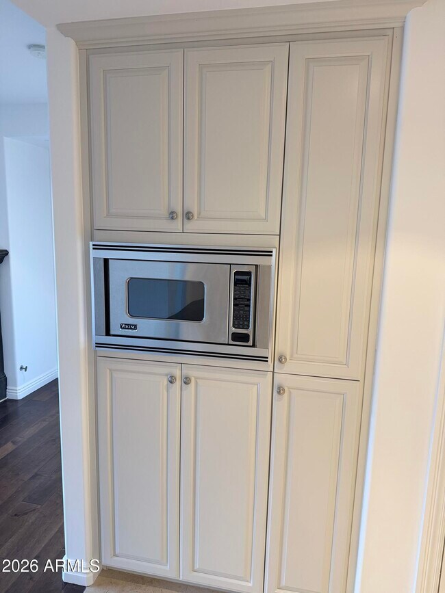 Building Photo - 7181 E Camelback Rd