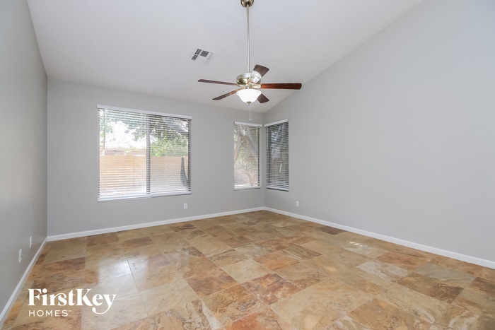 Building Photo - 2907 E Millbrae Ln