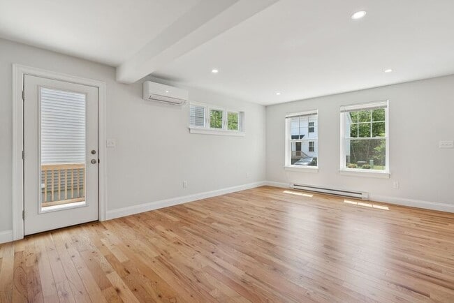 Building Photo - 3 Thomas Dr