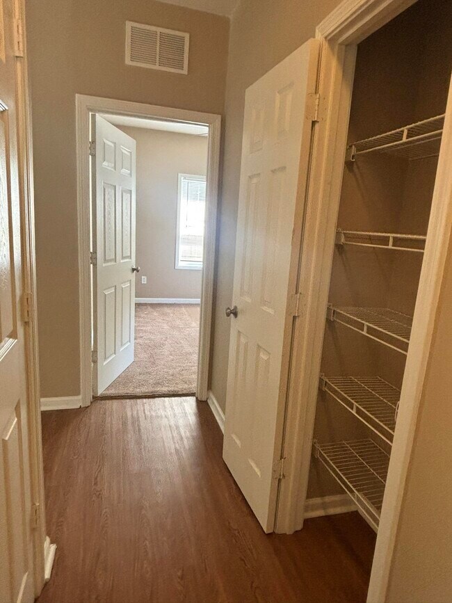 Building Photo - 2757 Kennedy Dr