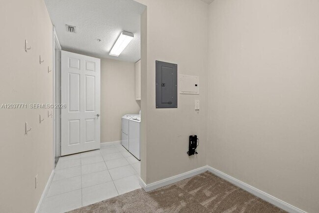 Building Photo - 17 Harbour Isle Dr W