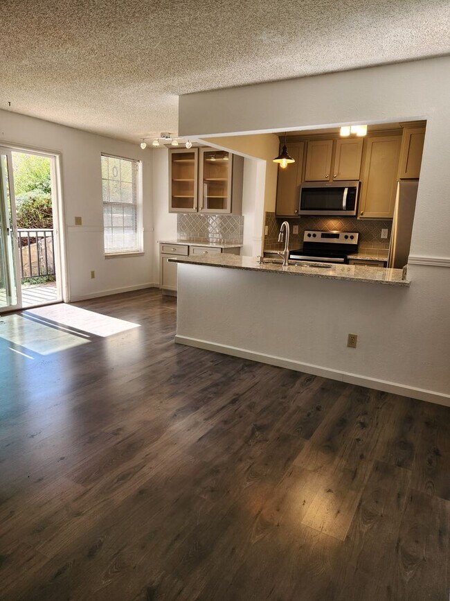 Building Photo - Fresh paint! Amazing first floor unit in A...