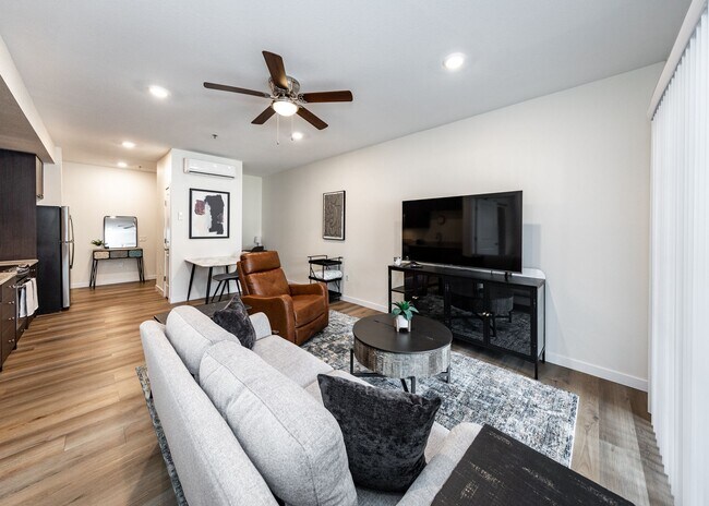 Building Photo - Westside 1 bed, 1 bath Luxury Apartment near Garden of the Gods