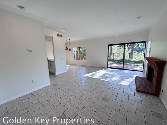 Building Photo - Beautiful townhome in The Trails at Calavera!