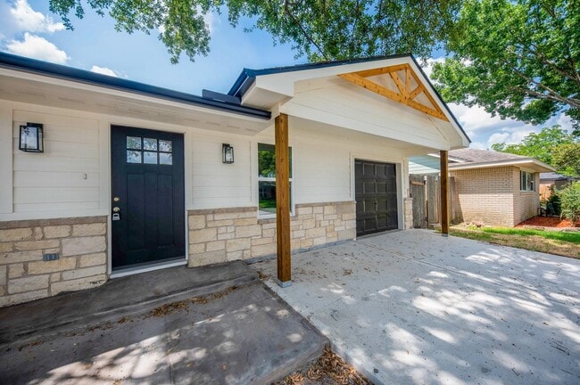 Building Photo - 5221 Libbey Dr