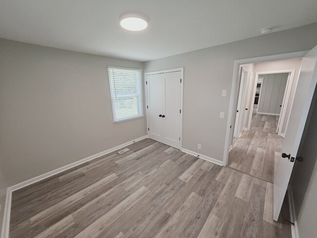Building Photo - 919 Rexdale Dr