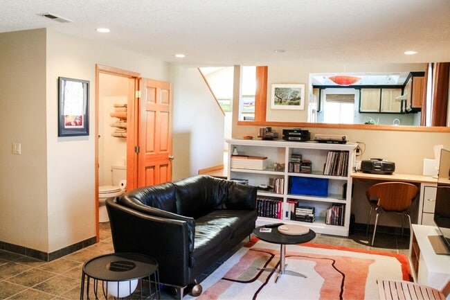 Building Photo - 2905 NE 26th St