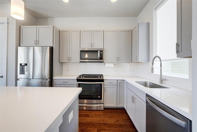 Building Photo - 12606 Red Sparrow St