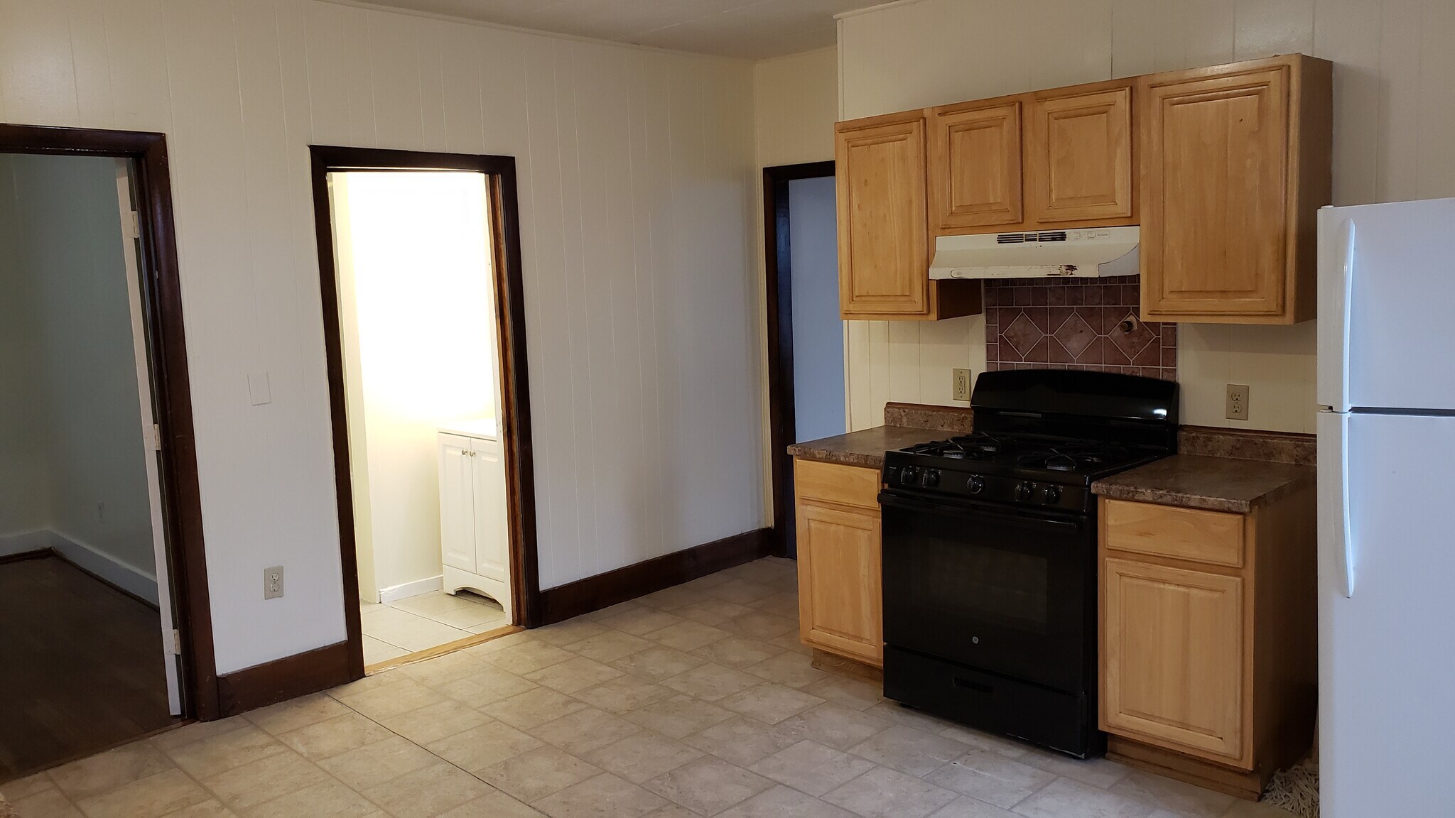 kitchen - 23 Shelby St