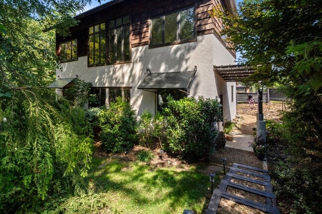 Building Photo - West Asheville Oasis