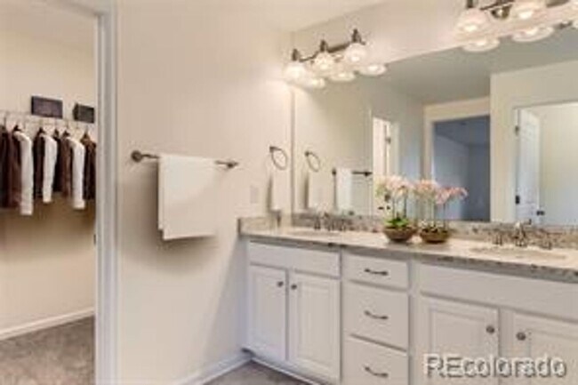 Building Photo - Rent Special!! $600 off the 1st months ren...