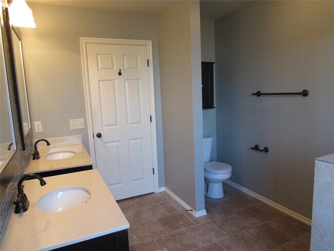 Building Photo - 17516 Black Hawk Dr