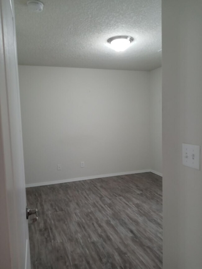 Building Photo - FOUR BEDROOMS!