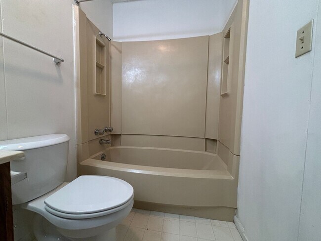 Building Photo - Studio Apartment at the Brookside Apartments!