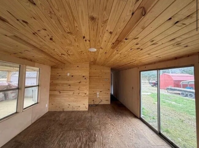 Building Photo - 2 Bed/1 Bath Mobile Home-UNDER RENOVATIONS