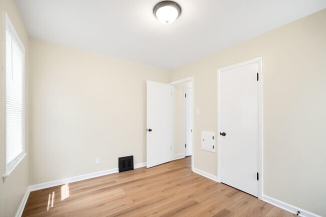 Building Photo - 3350 S 26th St