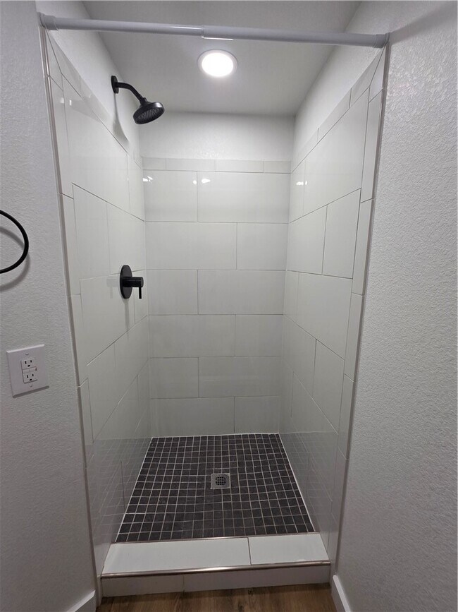 Building Photo - 2300 SE Jayel Terrace