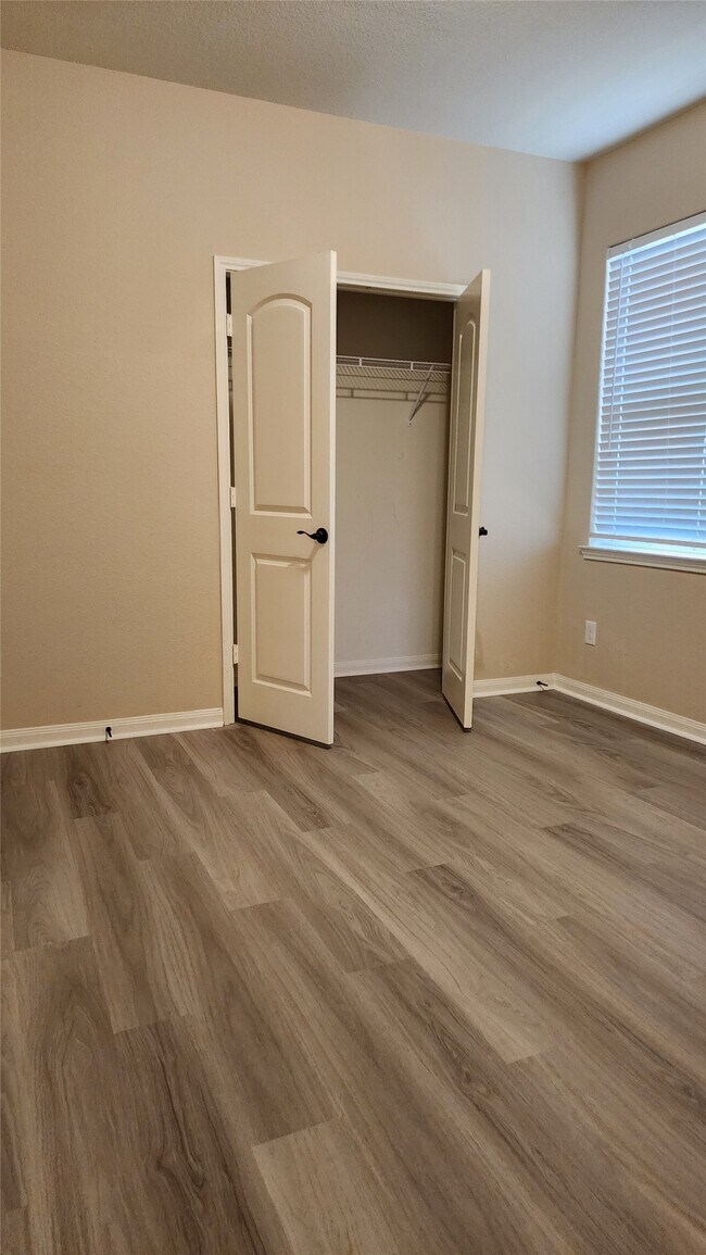 Building Photo - 21326 Echo Manor Dr