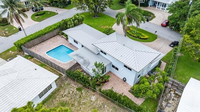 Building Photo - 2616 NE 26th Terrace