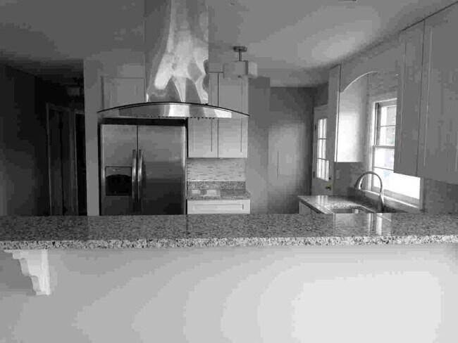 Kitchen - 1004 Bate Ave