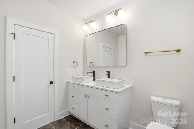 Building Photo - 1310 Carolyn Dr