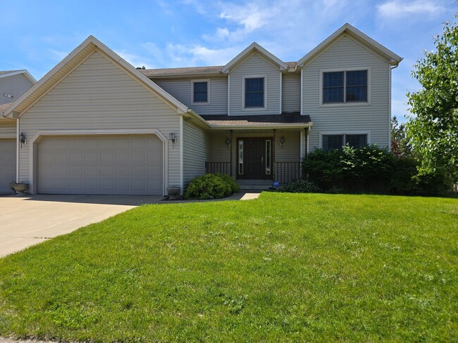 Primary Photo - Beautiful 4 bedroom home in Normal!
