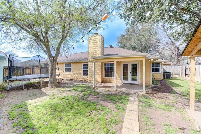 Building Photo - 4705 Dogwood Dr