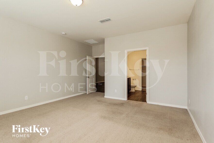 Building Photo - 20037 W Mesquite Dr